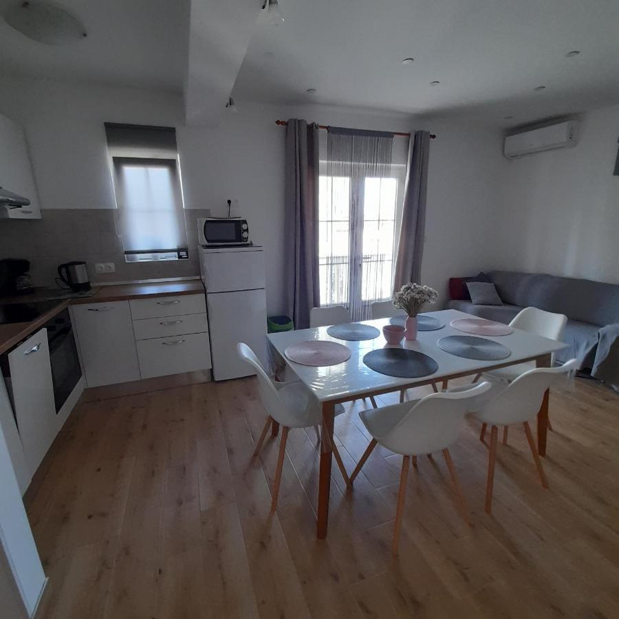 Apartments Filipovic Biograd Na Moru Eksteriør bilde